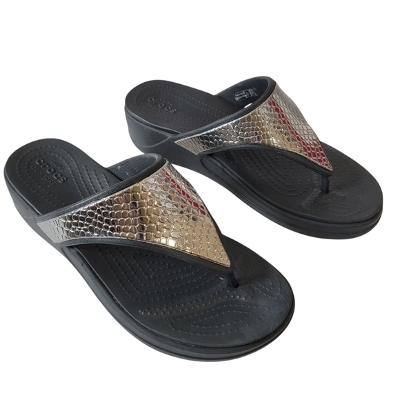 Crocs Monterey Hammered Metallic Wedge Flip Sandals  Womens Sz 7 Comfort Casual - Picture 1 of 10